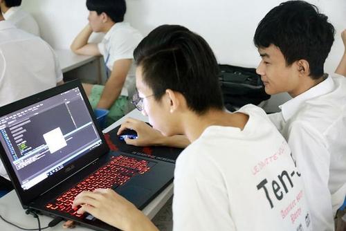 北大青鸟深圳嘉华学校软件开发t176班举行项目答辩